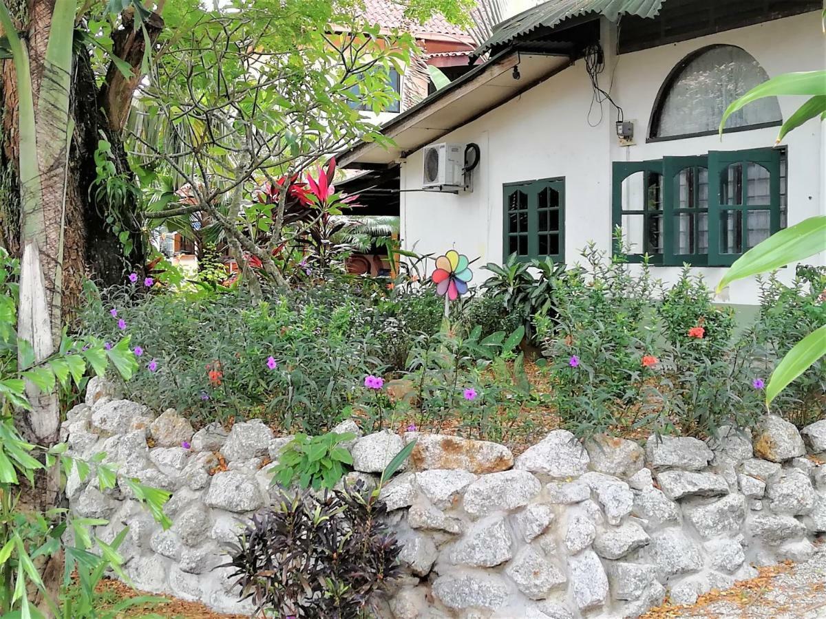 Sabandy House B&B Padang Mat Sirat Kültér fotó